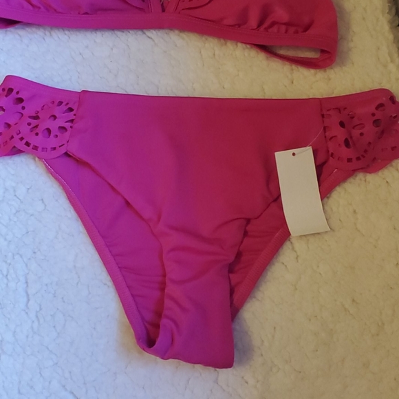 Bikini - Picture 4 of 4